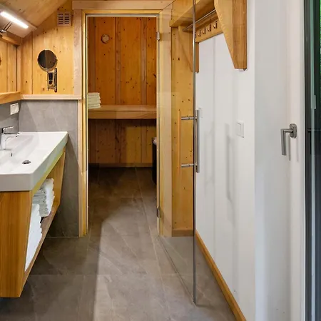 Grosse Paradies Апартаменты *